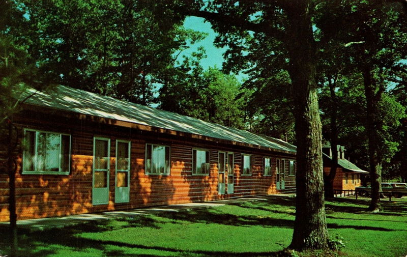 Hunters Lodge (Lumberjack Lodge, Vagabond Lodge) - Vintage Postcard